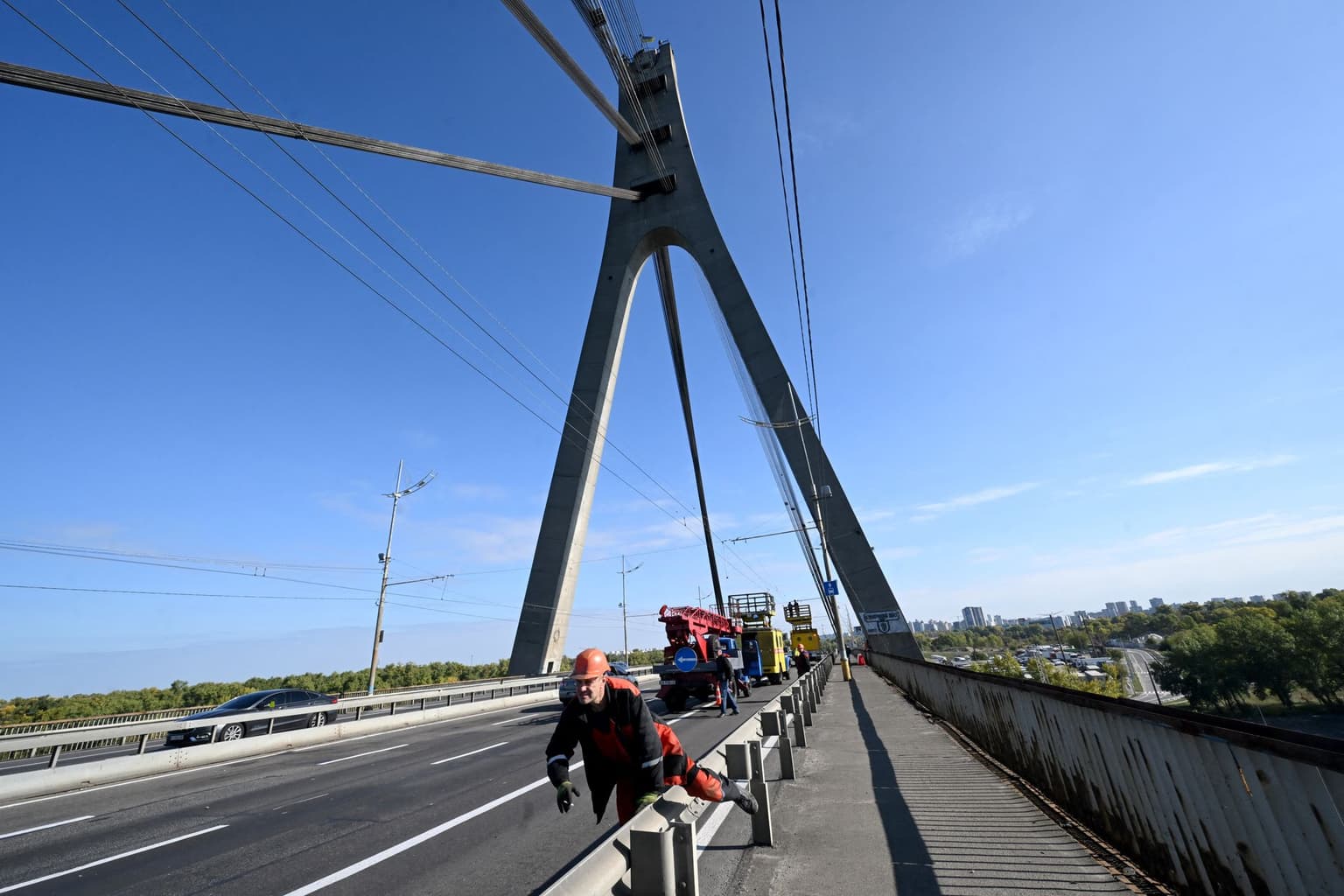 Pontoon crossings coming to Kyiv following Russian strikes on key bridges, media reports