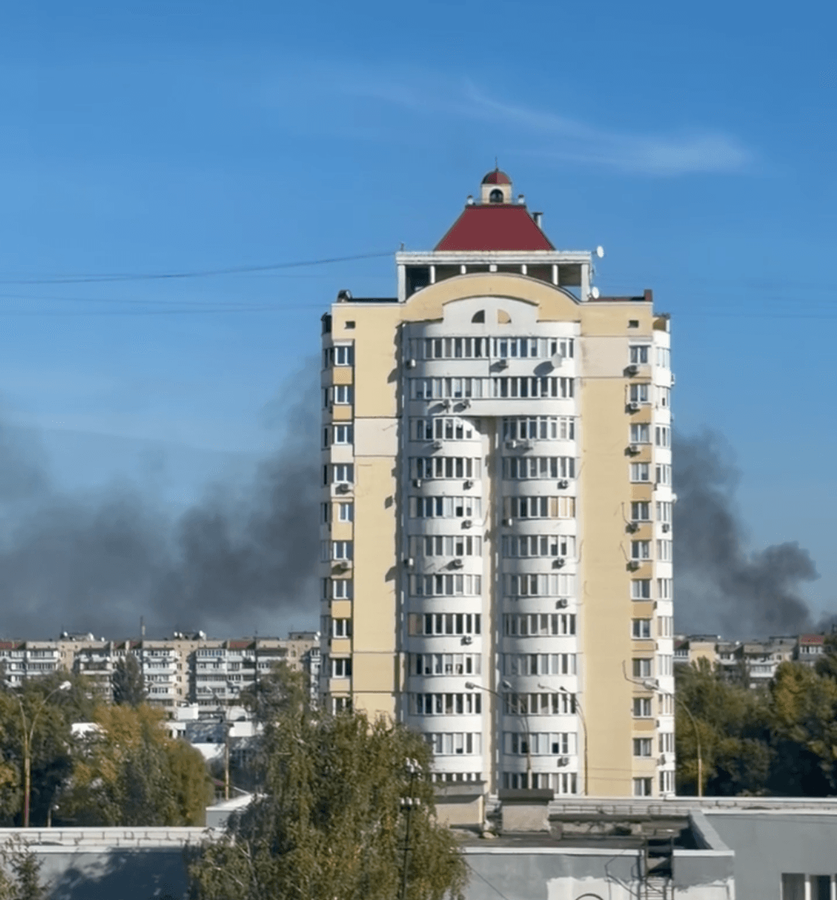 Loud explosions heard in Kyiv as city comes under daytime missile attack