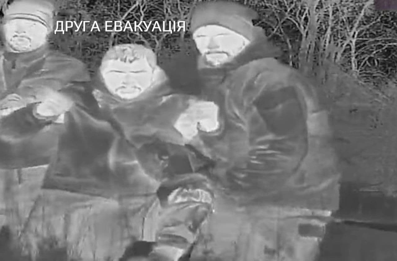 Ukrainian forces evacuate 2 severely wounded soldiers from battlefield using drone, video shows