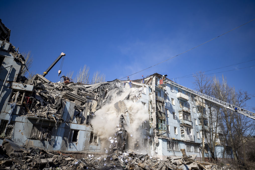 4 muertos, incluido un niño, 42 heridos en ataque con misiles rusos en Kramatorsk