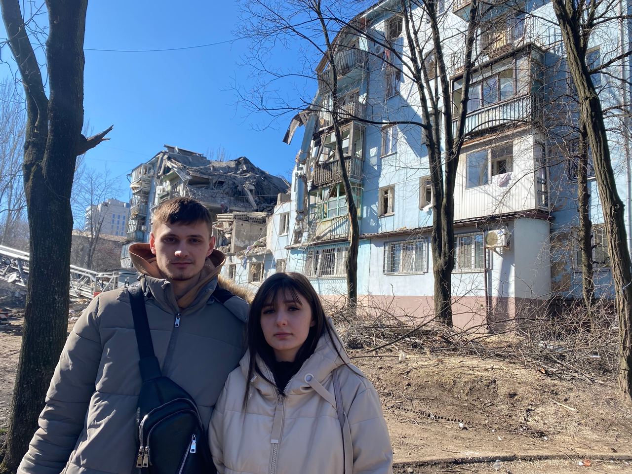 Artem Sytnik, 22, and Veronika Gretskaya, 19, survived the Russian missile strike, but it was the last straw for the couple, who decided to leave Zaporizhzhia. (Alexander Query)