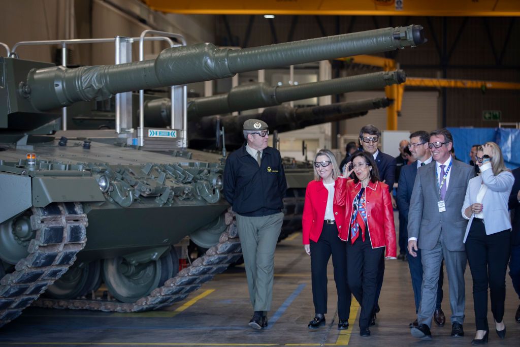Spain says 4 Leopard 2 tanks, 10 armored carriers en route to Ukraine