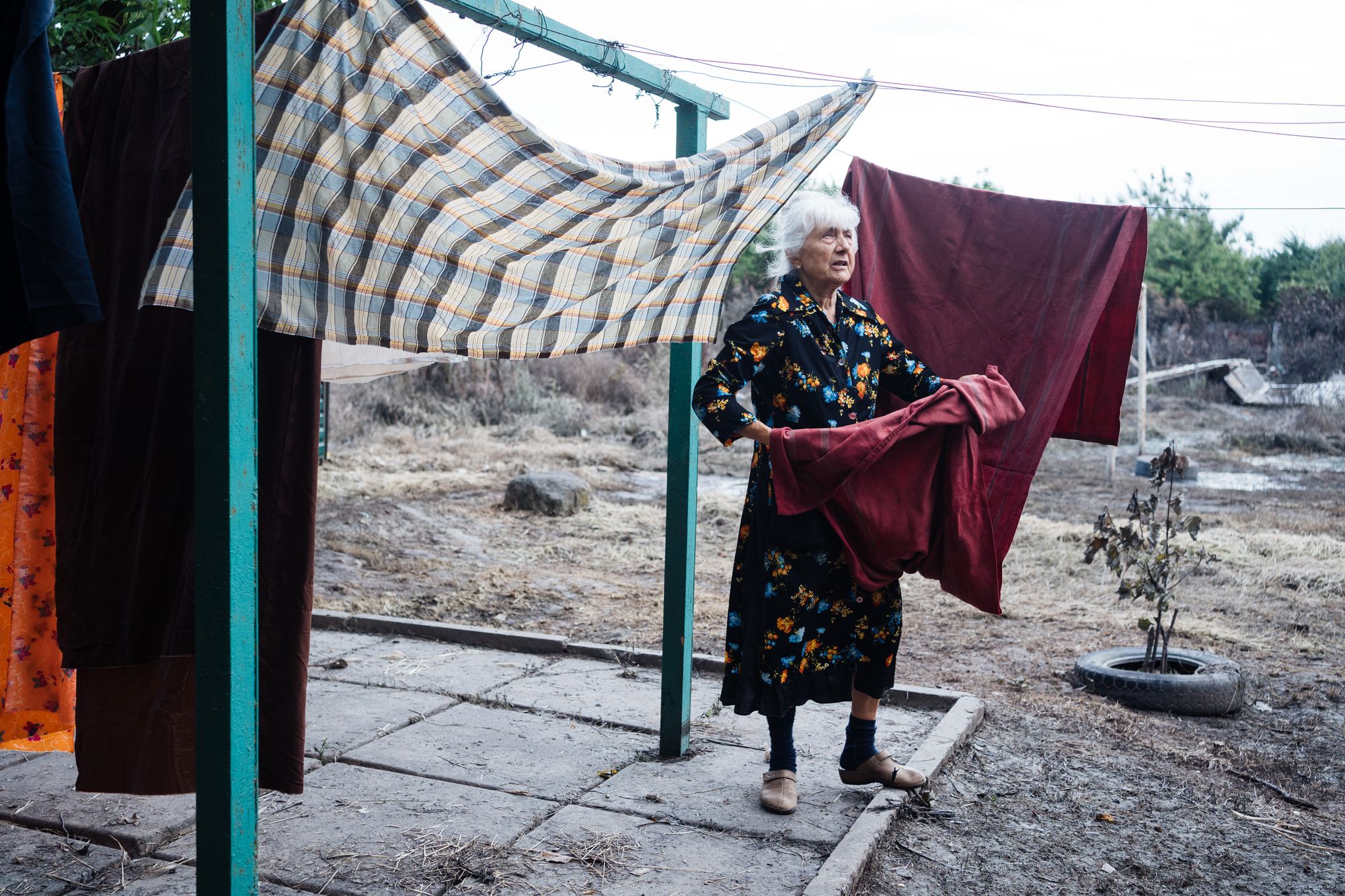 Hundiendo recuerdos. Los residentes de Kherson se recuperan después del desastre de la presa de Kakhovka (FOTOS)