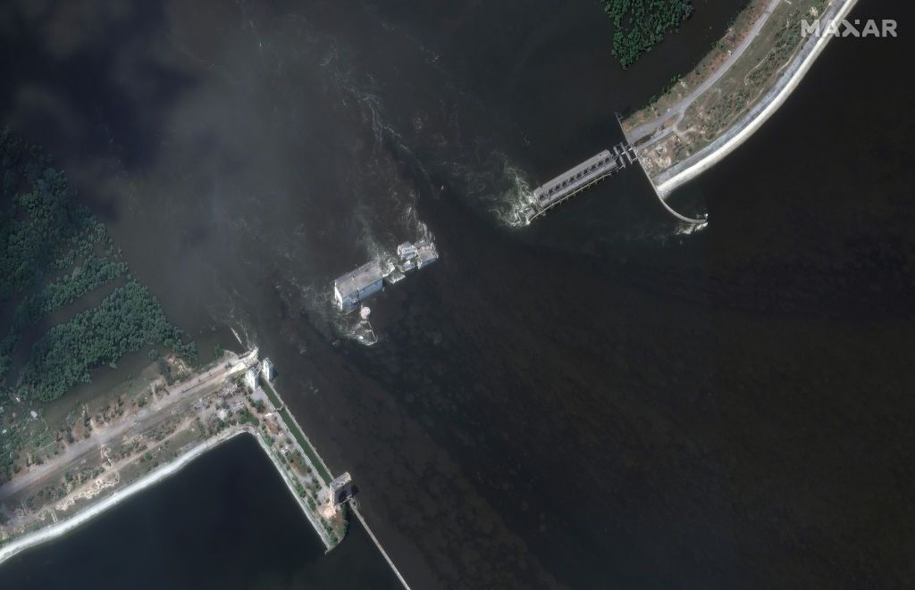 La destrucción de la presa de Kakhovka interrumpe el suministro de agua y energía, pero ofrece un reinicio sostenible