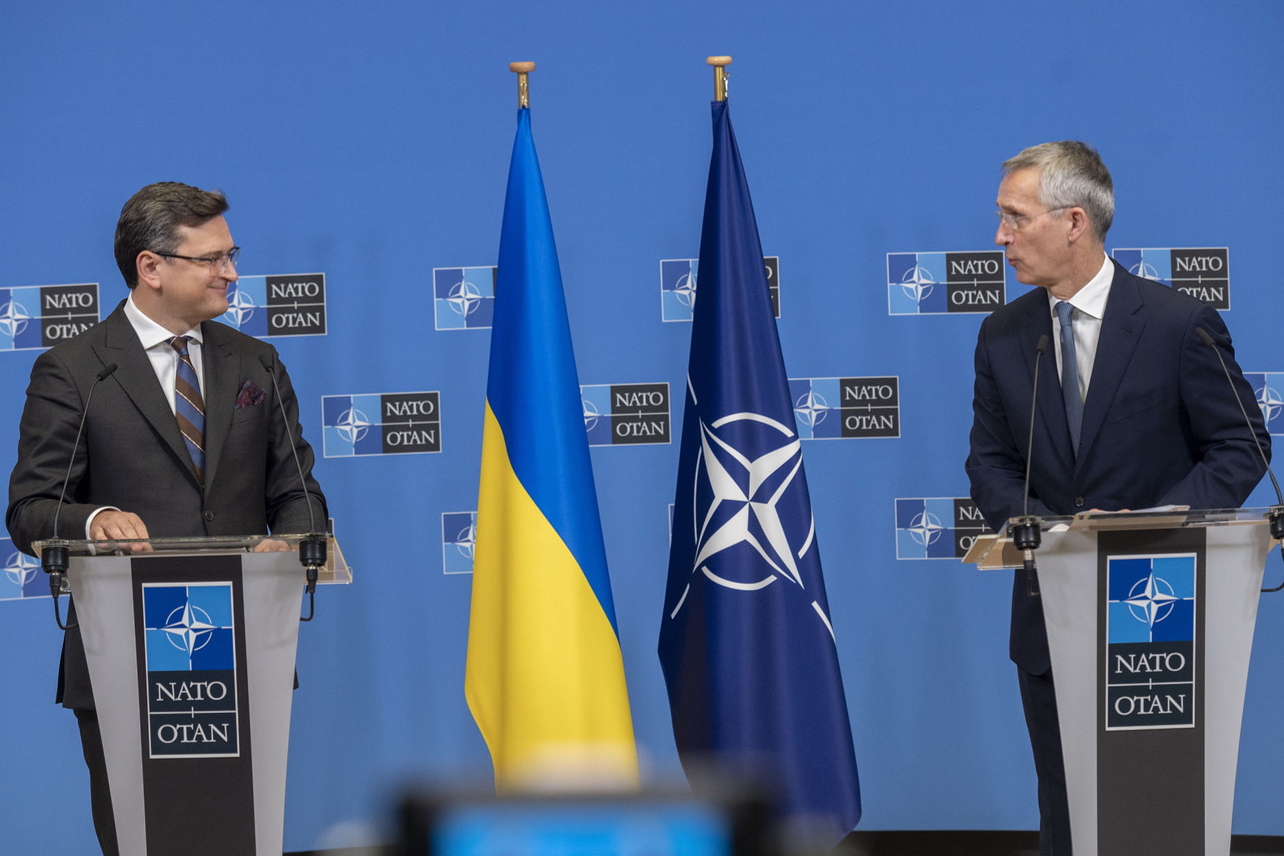 Survey: Majority of Ukrainians support joining EU, NATO