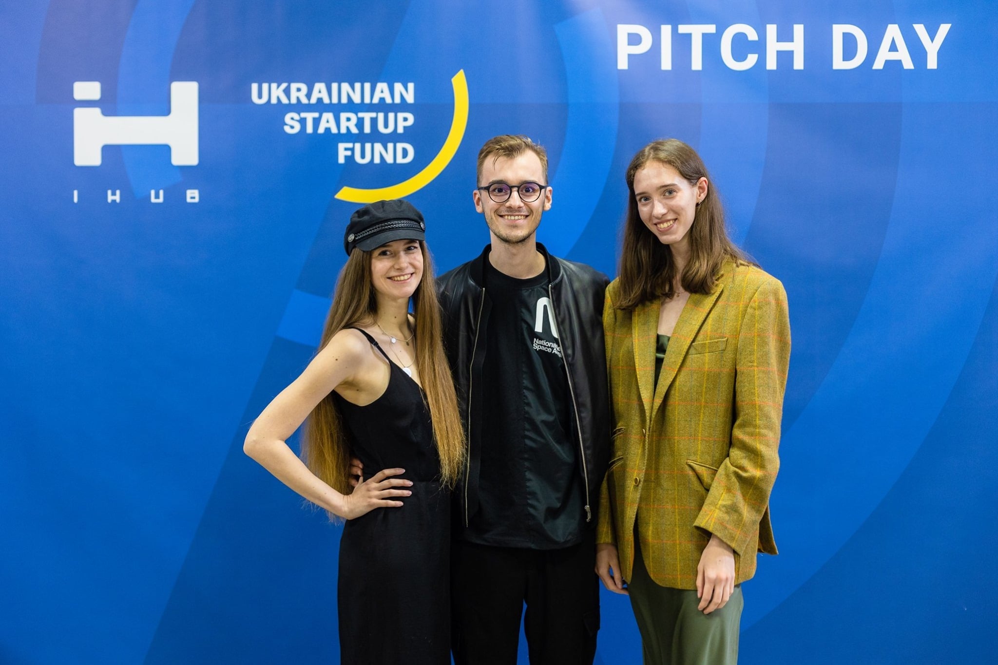 Ukrainian startup Awesomic attracts $2 million to expand its designer marketplace