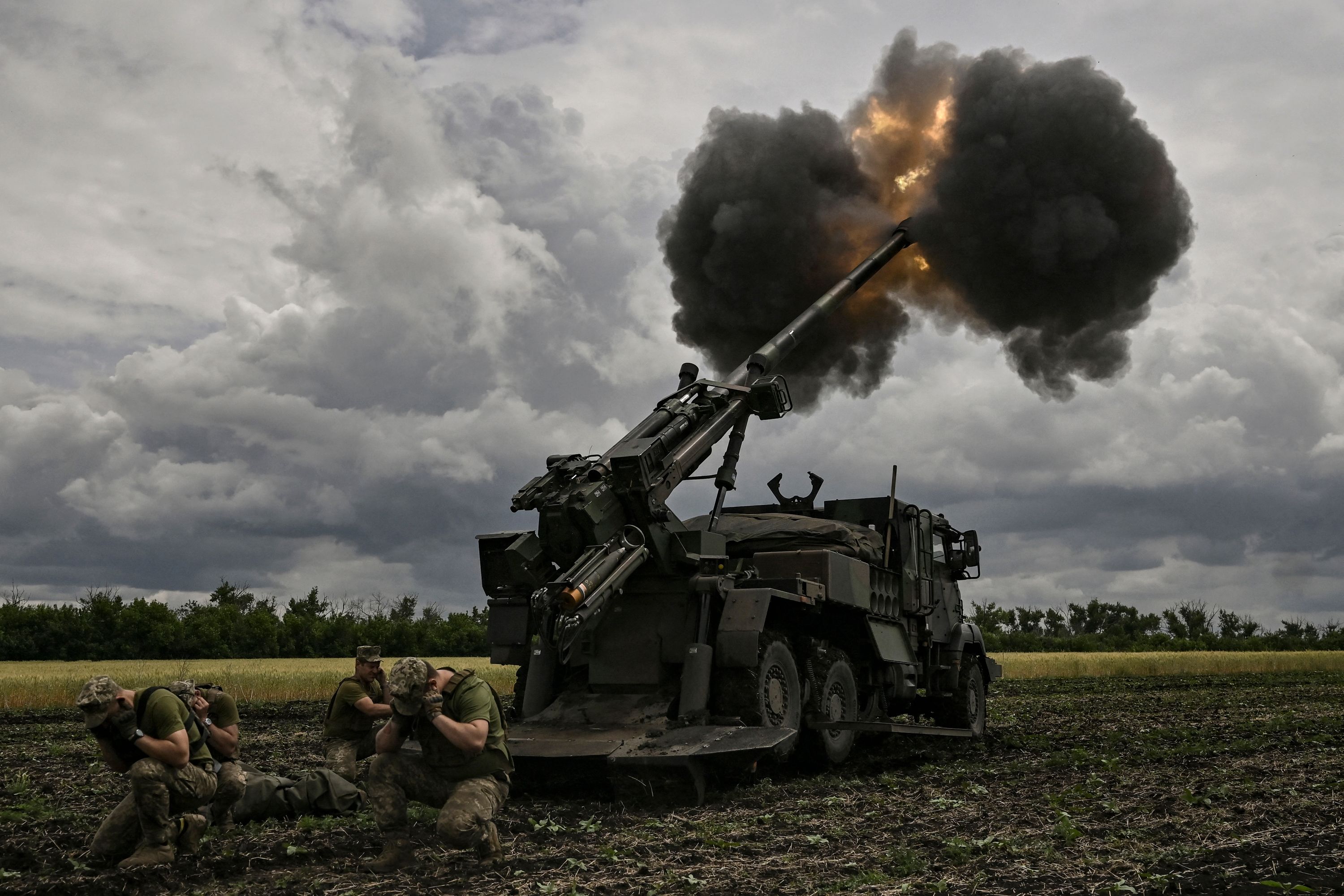Ukrainian counterattacks exploit Russia’s focus but are stymied by lack of weapons