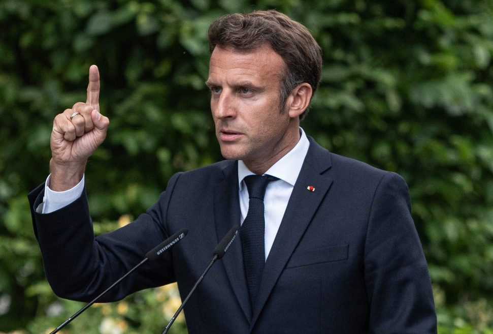 Macron believes Ukraine will receive candidate status next week, conditions to follow