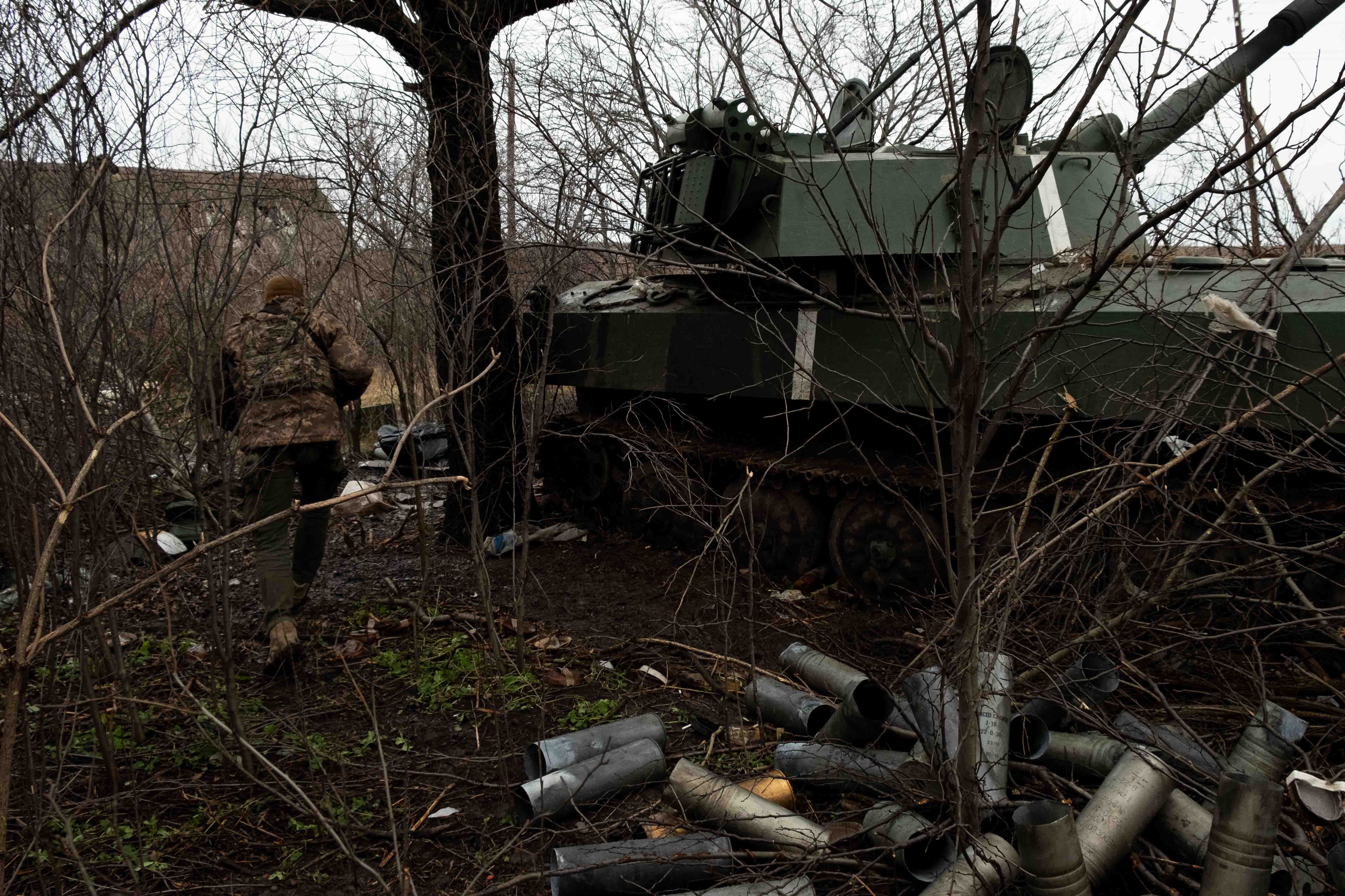 As Battle of Bakhmut nears culmination, Ukraine’s artillery gasps for more ammo