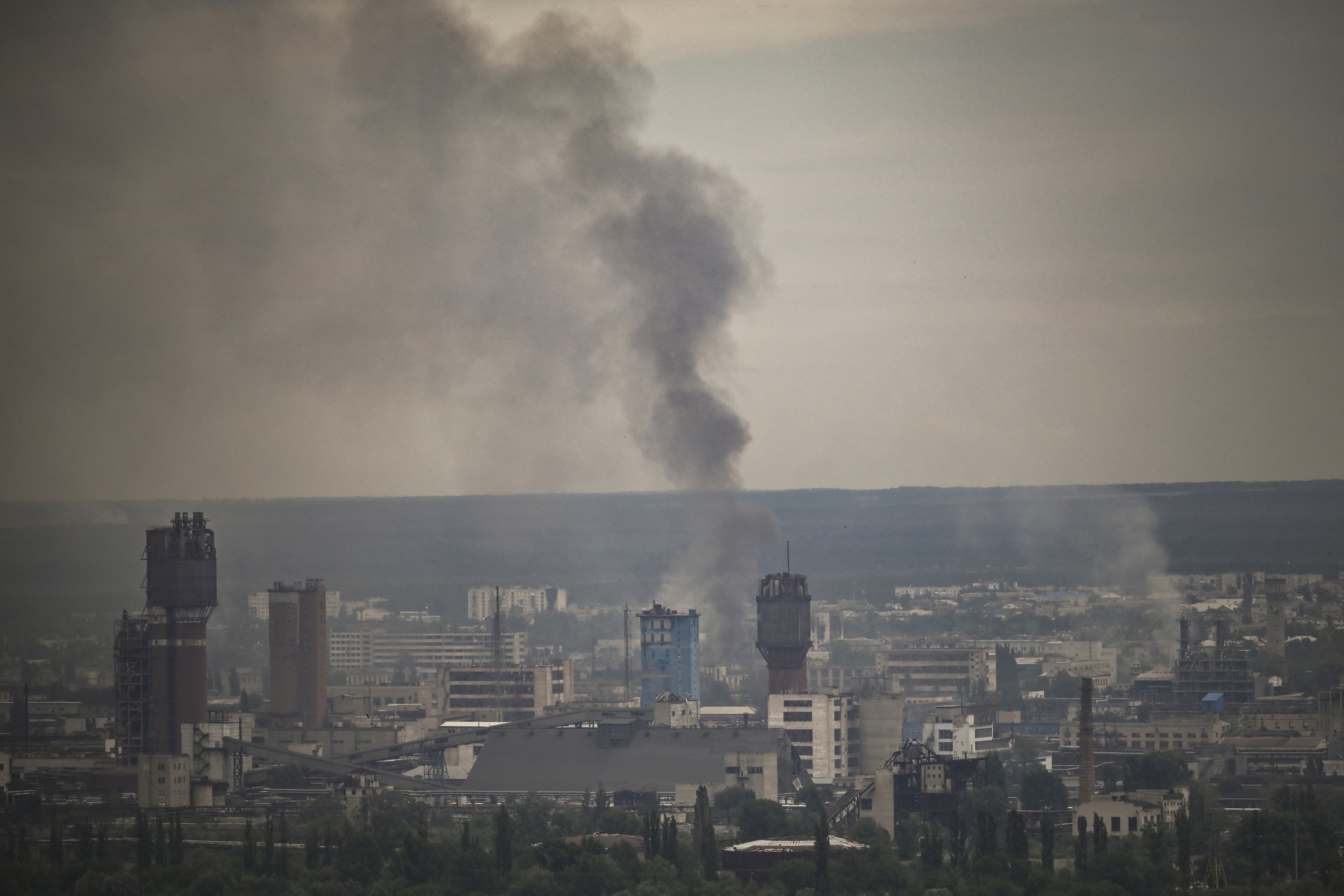 Ukrainian troops withdrawing from embattled Sievierodonetsk, fighting continues