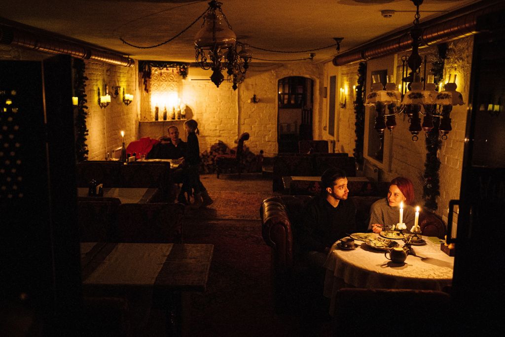 Power outages turn holiday season into survival challenge for Kyiv restaurants