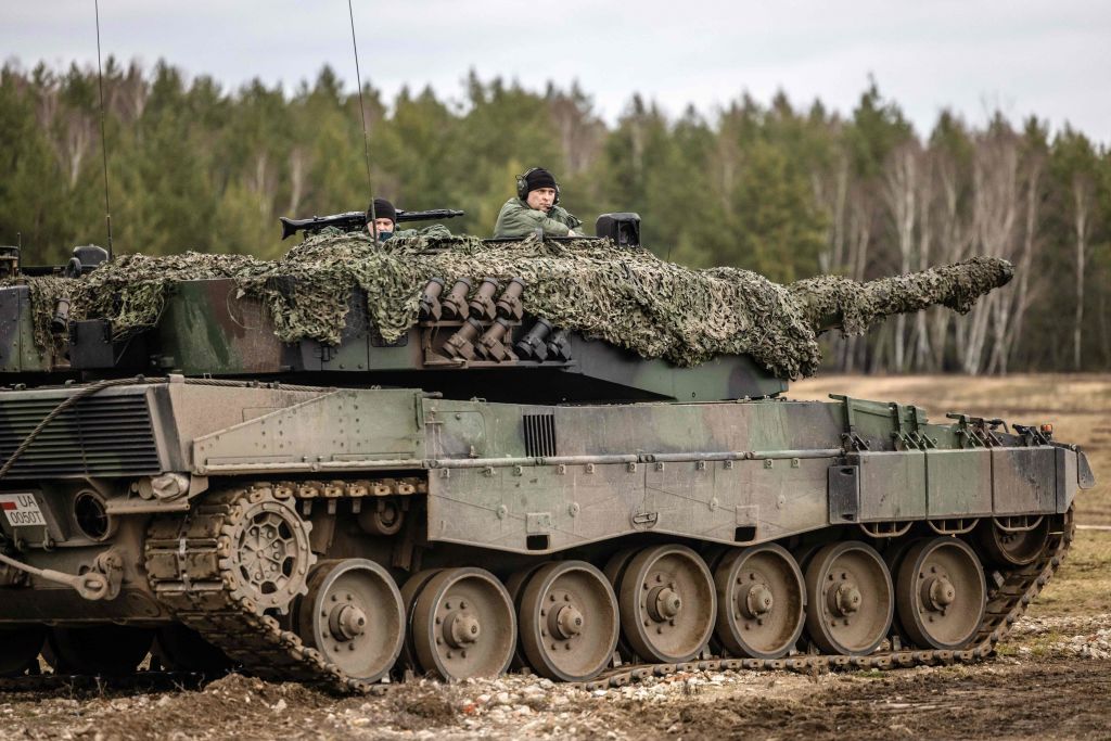 Piecemeal tank delivery schedule can limit their effectiveness in Ukraine
