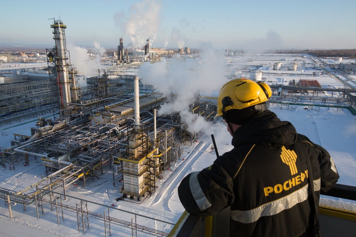 A worker overlooks the low-temperature isomerization unit at the Novokuibyshevsk oil refinery plant in Novokuibyshevsk, Samara Oblast, Russia, on Dec. 22, 2016. (Andrey Rudakov/Bloomberg via Getty Images)